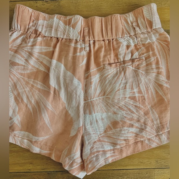 TAHARI Palms linen peach and white shorts - Picture 3 of 9